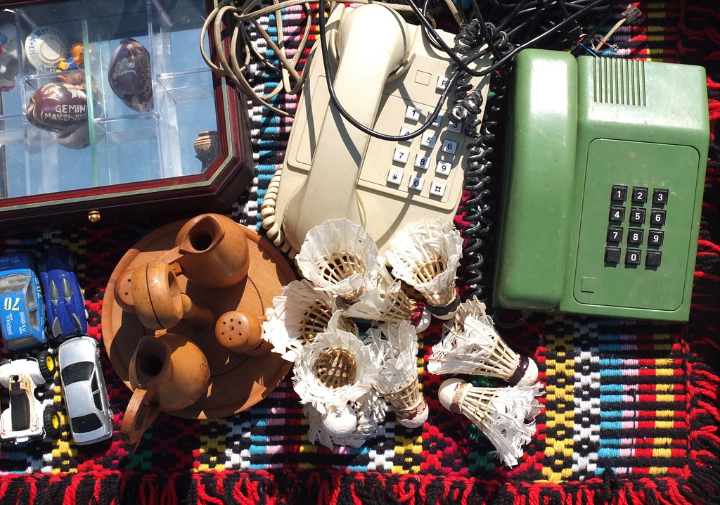 Velharias na feira da bagageira da Ericeira