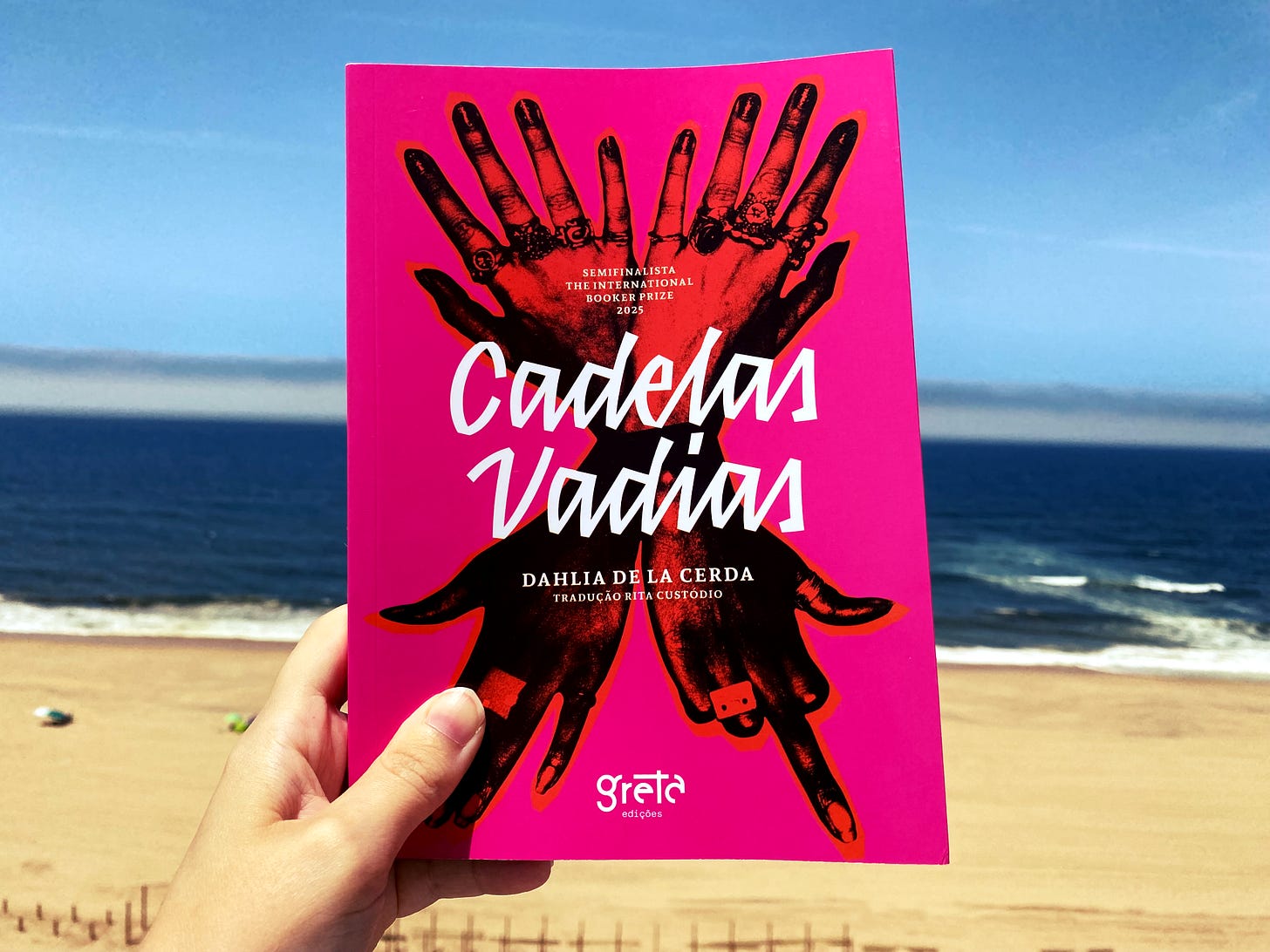 Capa do livro Cadelas Vadias de Dahlia de la Cerda