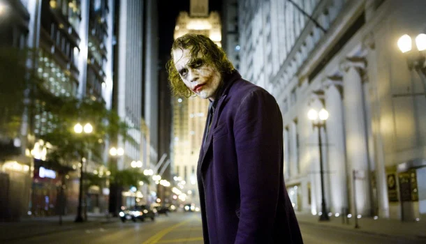 “O Cavaleiro das Trevas” continua sendo o capítulo mais perturbador da saga do Batman e está na Netflix