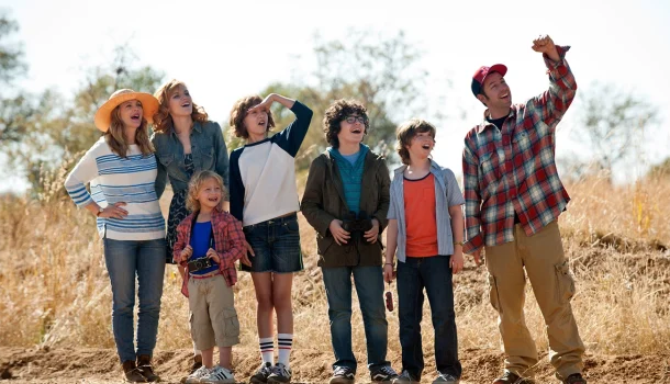 Comédia romântica com Adam Sandler e Drew Barrymore na Netflix que vai melhorar até o seu mau humor crônico