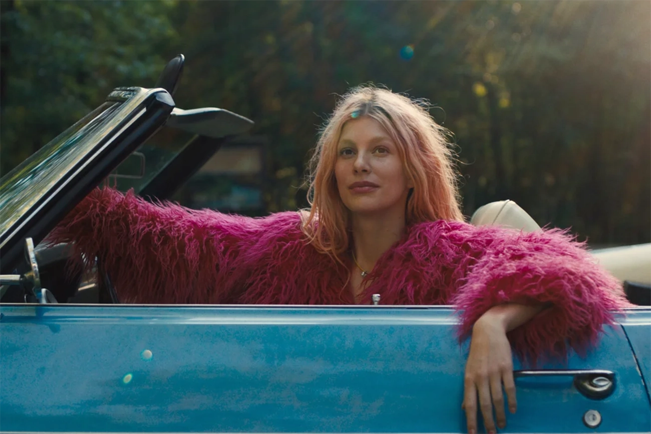 O romance perigoso com Joe Keery e Camila Morrone na HBO Max