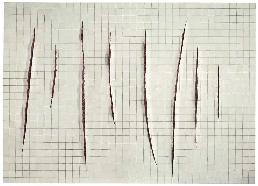 Adriana Varejão: Obra de arte abstrata com fundo quadriculado e rasgos verticais que lembram cicatrizes ou feridas sangrentas.