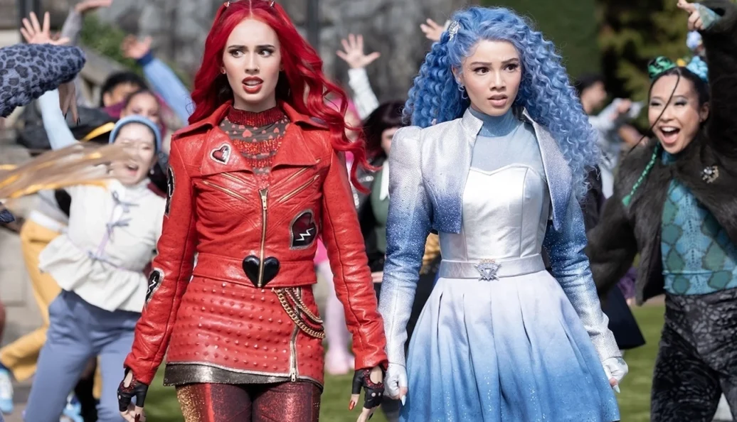 Kylie Cantrall, Malia Baker: Kylie Cantrall como Red e Malia Baker como Chloe Charming no filme Descendentes: A Ascensão de Copas.
