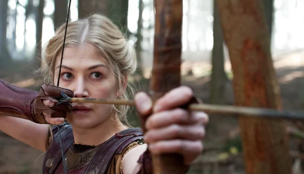 Na Netflix: Rosamund Pike é a virada — e o filme te dá uma regra cruel: quando a fé morre, o mundo desmorona