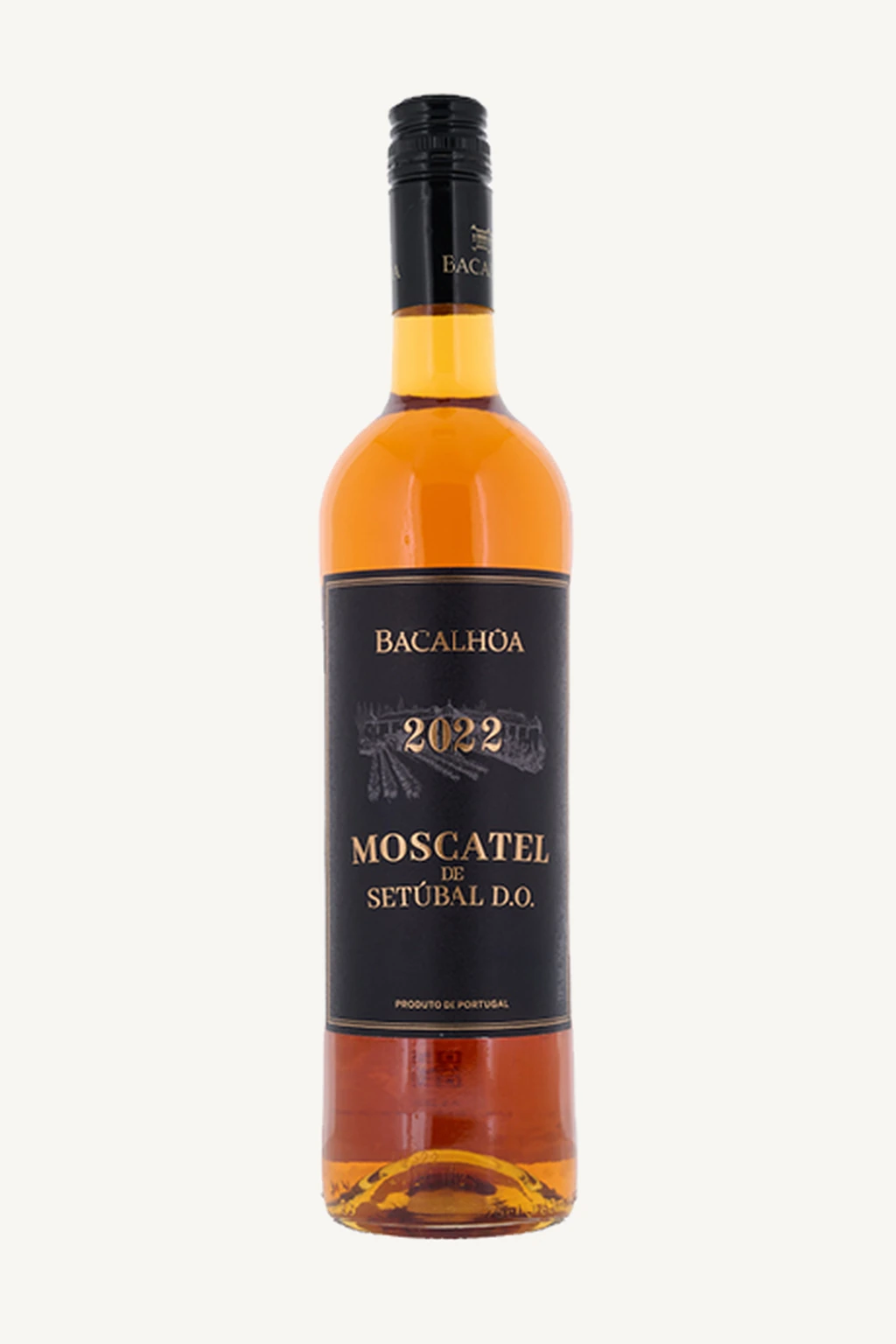 Uma garrafa de vinho Moscatel de Setúbal da marca Bacalhôa, safra 2022, contra um fundo branco.