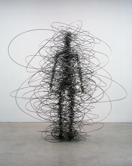 A espiral nunca termina. Quando se pensa que chegou ao fim, são novos começos. (escultura de Antony Gormley)