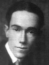 António Botto: Retrato antigo em preto e branco de um homem jovem, possivelmente um autor ou figura histórica.