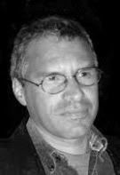 Rui de Almeida Paiva: Retrato em preto e branco de um homem de óculos