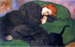 Pintura de uma mulher ruiva dormindo em almofadas verdes com um gato preto ao lado.
