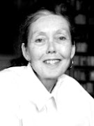 Maria Judite de Carvalho: Retrato em preto e branco de uma mulher sorrindo