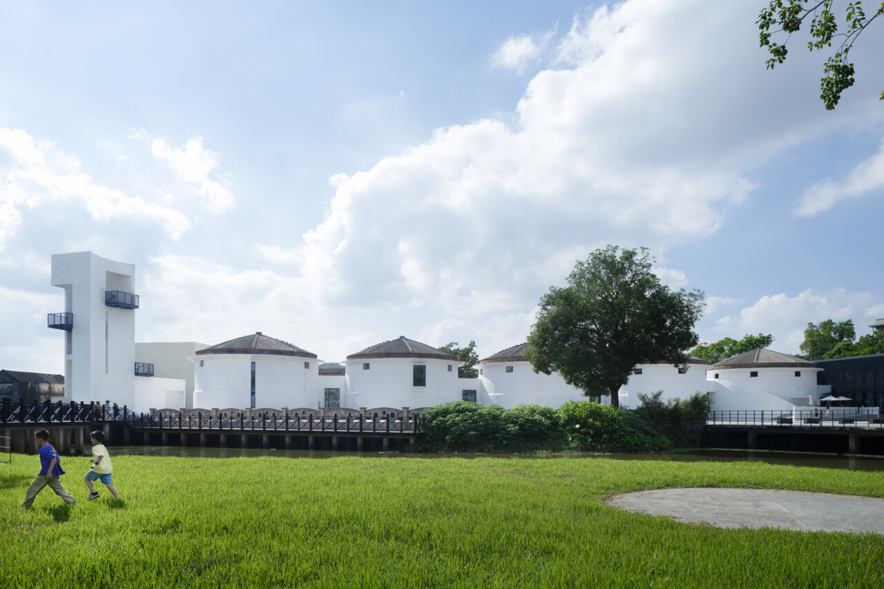 grand-granary-bookstore-of-librairie-avant-garde-s