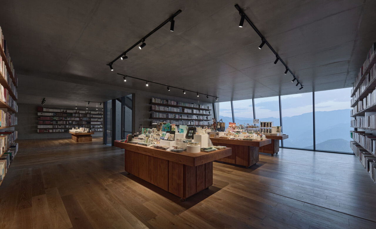 nujiang-grand-canyon-bookstore-of-librairie-avant-
