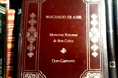 O livro "Memórias Póstumas de Brás Cubas", de Machado de Assis, alcançou o primeiro lugar na lista de mais vendidos