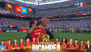 Ferran Torres: Jogadores da seleção espanhola de futebol comemorando em um estádio lotado com o texto 'ESPANHA BICAMPEÃ'