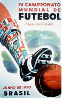 Cartaz oficial da Copa do Mundo de 1950 no Brasil, exibindo uma perna de jogador com meias estampadas com bandeiras de diversos países e uma bota de futebol clássica sobre uma bola de couro.