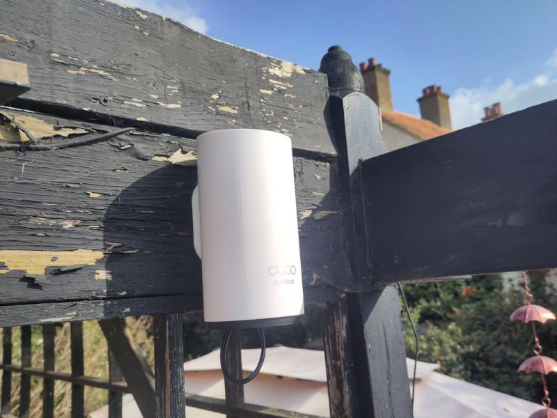 Photo of the deco mounted on the end of a pergola