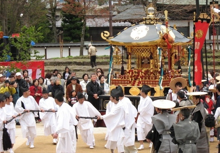A picture on the back of a float in Japan