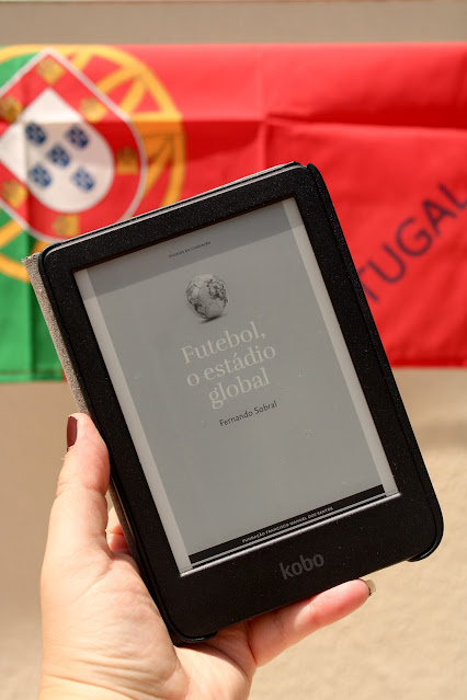 Capa do livro Futebol, o estádio global de Fernando Sobral