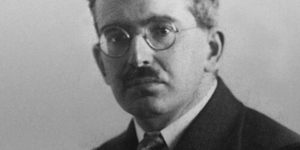Walter Benjamin: Retrato em preto e branco de um homem com óculos redondos e bigode.
