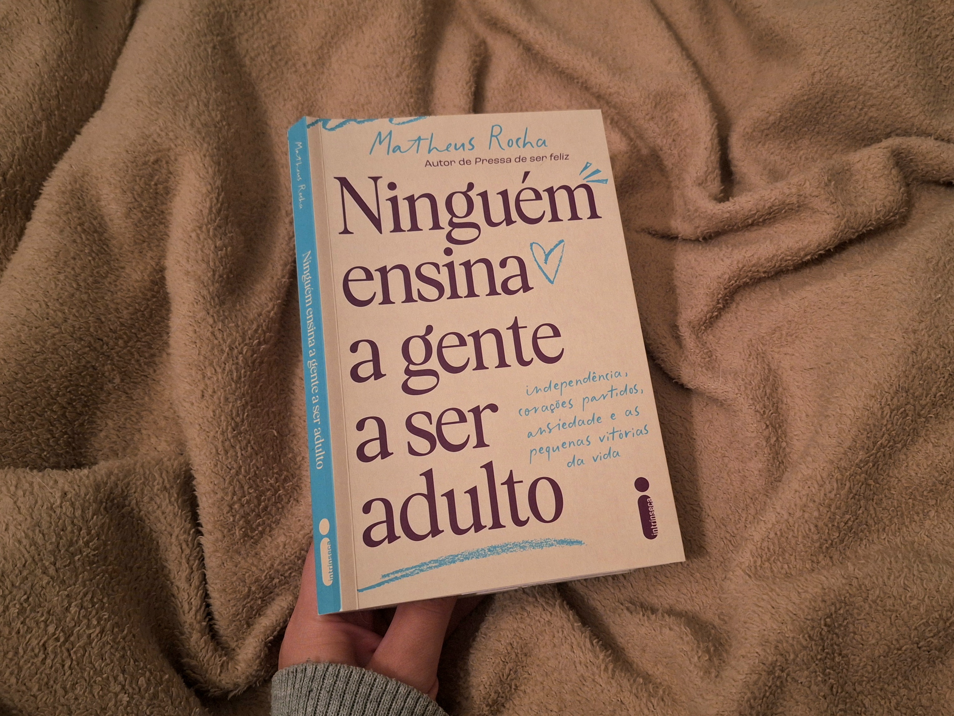 Capa do livro Ninguém ensina a gente a ser adulto de Matheus Rocha