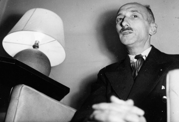 le-prix-nobel-de-litterature-est-attribue-a-francois-mauriac-mauriac008-