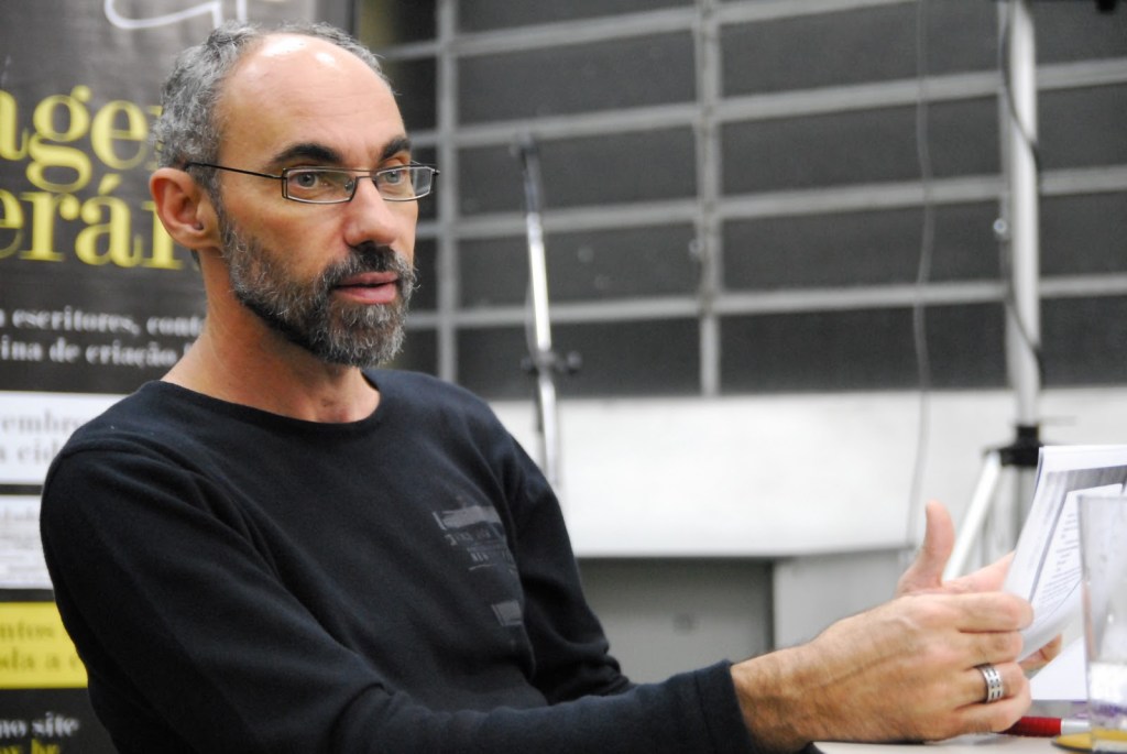 10-11-23 - João Carrascoza na Biblioteca Municipal (12)