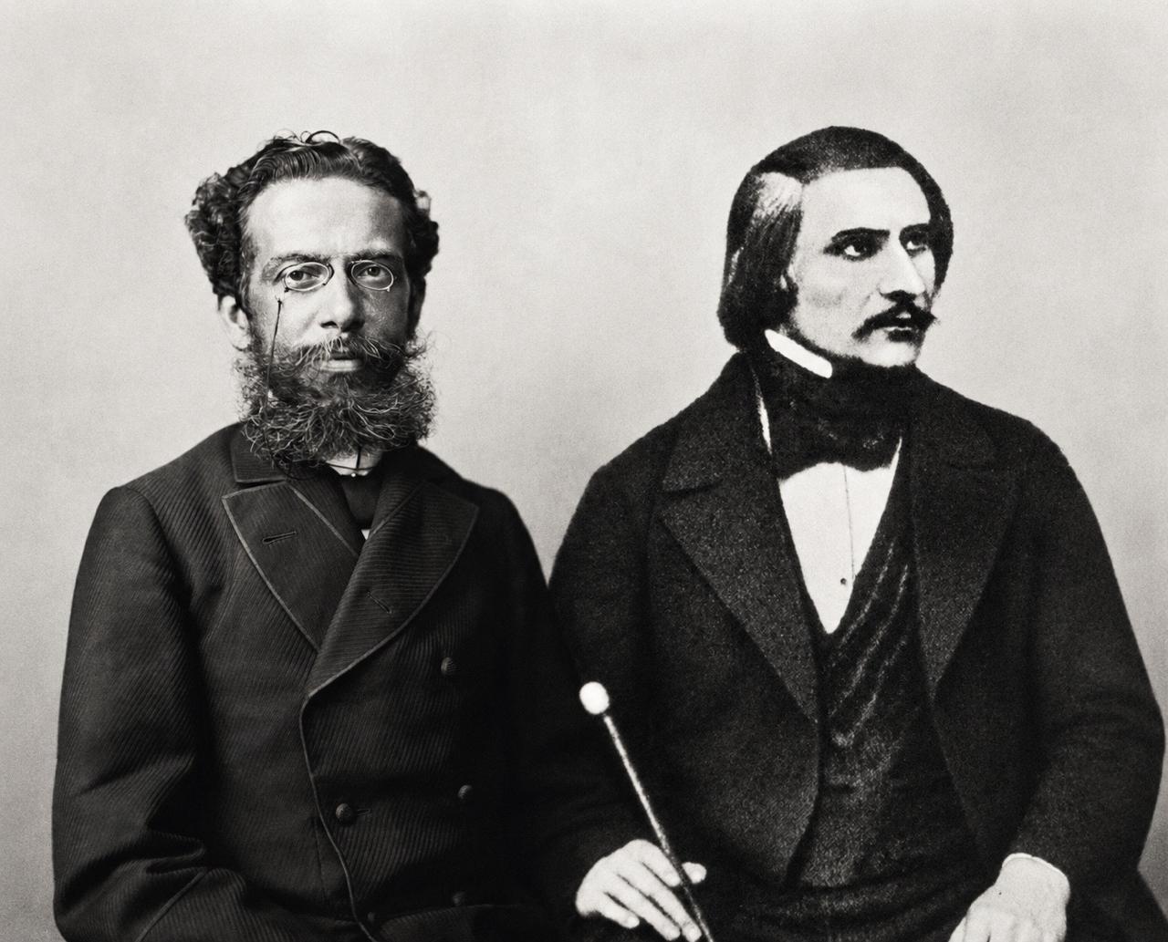 Machado de Assis, Joaquim Nabuco: Retrato em preto e branco de dois homens do século XIX; à esquerda Machado de Assis e à direita Joaquim Nabuco.